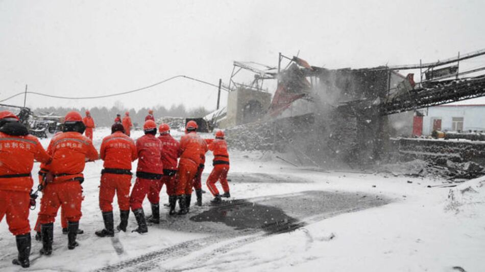 Explosión en mina de carbón mata a 17 personas en China