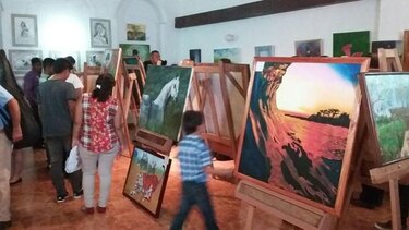 Artistas veragüenses celebraron con una exposición el 40 aniversario de su centro de estudios