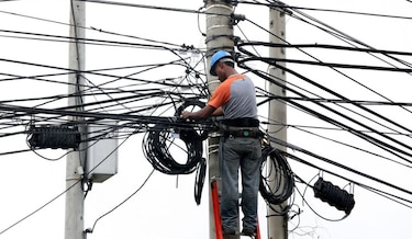 Retoman obra para soterrar cables  en el área bancaria