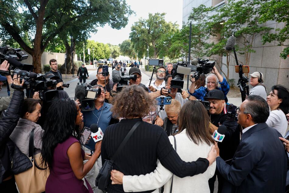 Juez en Estados Unidos reduce la sentencia de los hermanos Menéndez, que podrían quedar en libertad