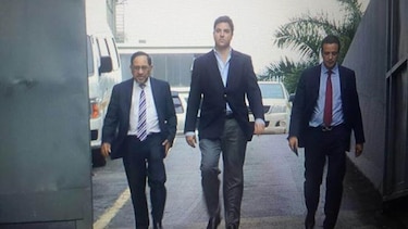 Exministro Ford recibe medida cautelar de país por cárcel