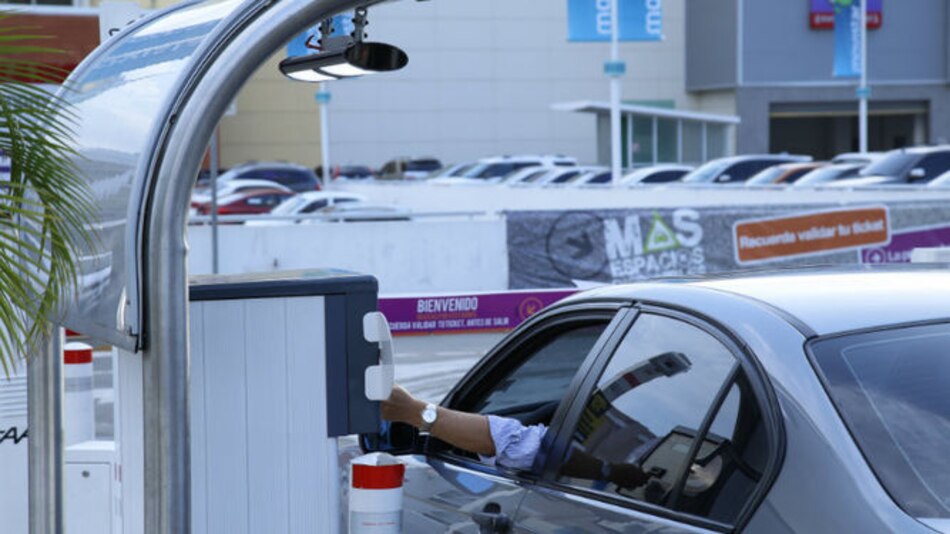 Asamblea aprueba por insistencia ley de estacionamientos gratis por tres horas