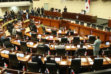 De $15 mil a más de $100 mil: así varía el gasto promedio en planilla por diputado