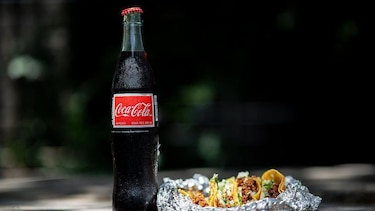 ¿Es realmente la Coca-Cola mexicana más saludable que la de Estados Unidos?