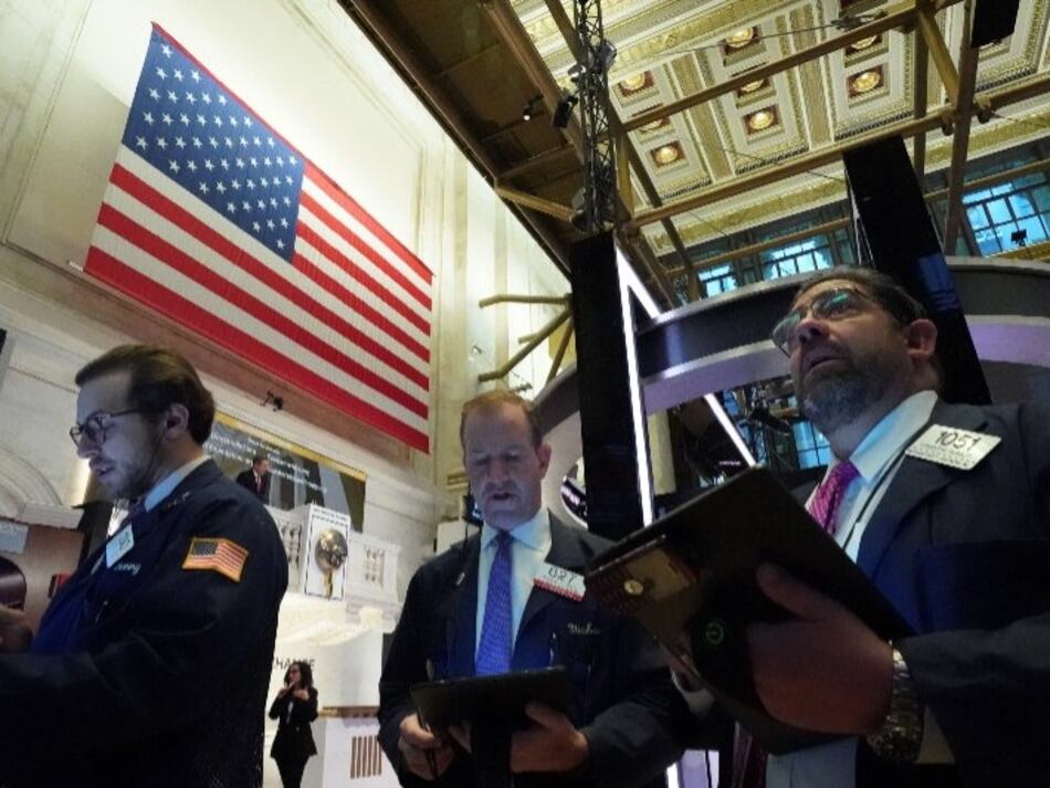 Wall Street cierra en rojo, prisionera de la incertidumbre