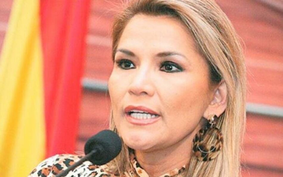La vicepresidenta del Senado anuncia que asume la presidencia de Bolivia