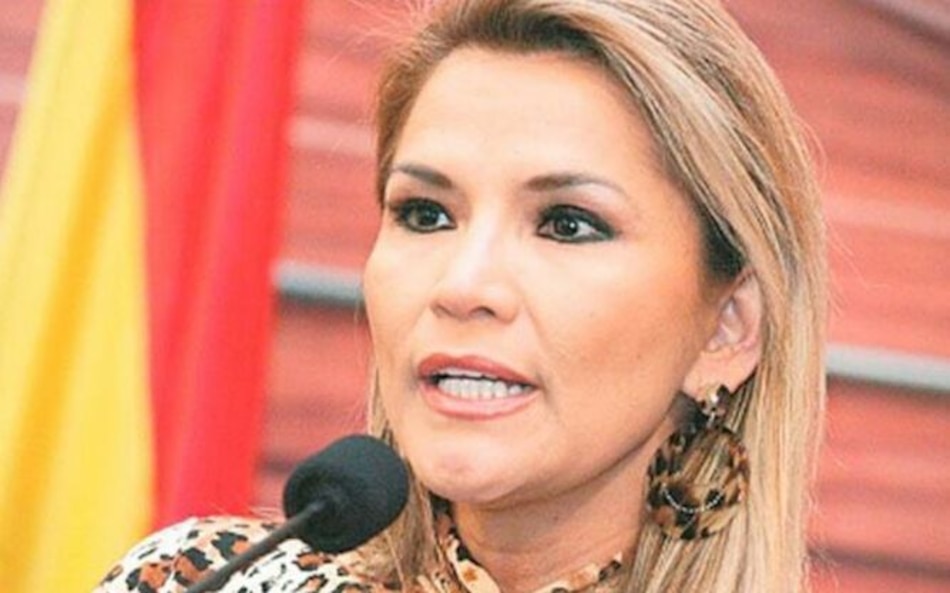 La vicepresidenta del Senado anuncia que asume la presidencia de Bolivia