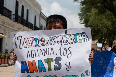 Decenas de menores indígenas marcharon contra la explotación infantil en el sur de México