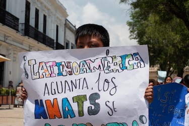 Decenas de menores indígenas marcharon contra la explotación infantil en el sur de México