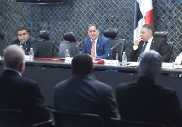 Comisión abre debate sobre los magistrados