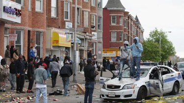 Alcaldesa de Baltimore declara toque de queda y despliega la Guardia Nacional