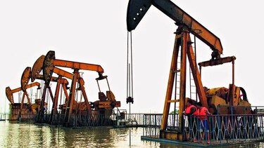 Petróleo baja pese a recortes de la OPEP