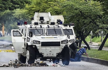 Dos muertos y ocho detenidos en ataque a fuerte militar, dice Maduro