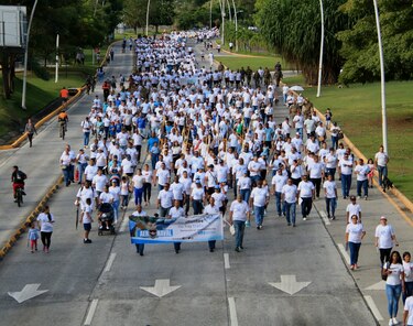 Caminata contra la trata de personas se realiza en la cinta costera