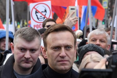 Envenenan té del opositor ruso Alexei Navalny; ahora está hospitalizado en cuidados intensivos
