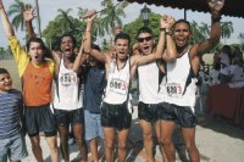 Solís selló el triunfo del equipo New Balance en los relevos