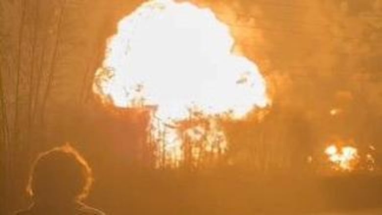 Escasez y altos precios: cómo Ucrania ha convertido los ataques contra plantas petroleras rusas en una de sus principales tácticas de guerra