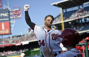 Harper dispara 'grand slam' para llegar a 100 jonrones