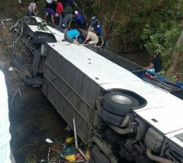Accidente de tránsito en Antón deja al menos 18 muertos y 37 heridos