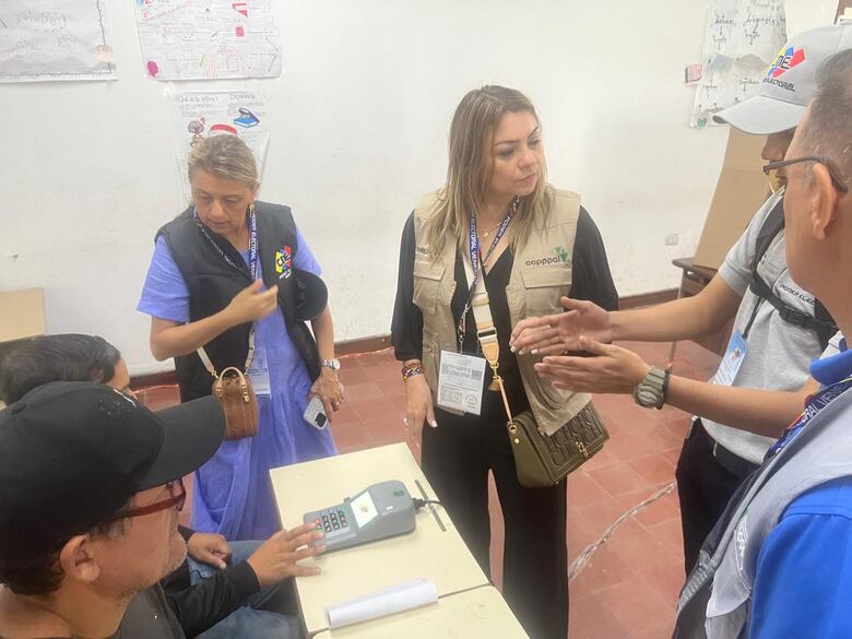 PRD se desmarca de invitación del régimen de Maduro y dice que dirigentes viajaron por decisión propia