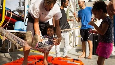 Diputados suizos proponen que el Aquarius obtenga pabellón de Suiza