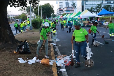 AAUD pide seguro médico privado para  trabajadores de aseo tras accidente