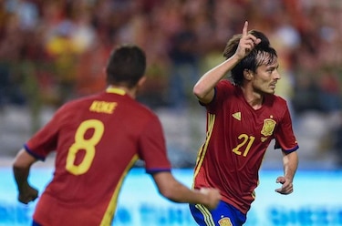 España vence 2-0 a Bélgica en el debut de Lopetegui como técnico