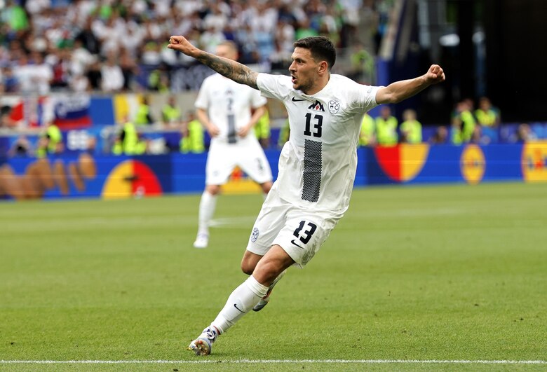 Dinamarca y Eslovenia empatan en un encuentro que trajo a Eriksen de vuelta a las canchas