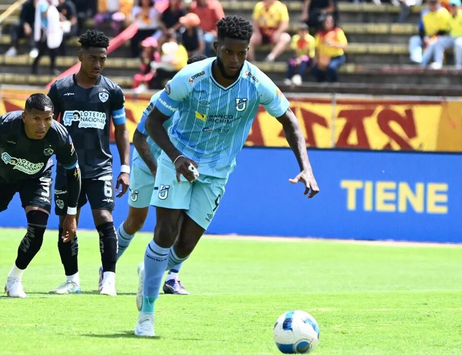 José Fajardo y Janpol Moarales son figuras con sus equipos en Ecuador