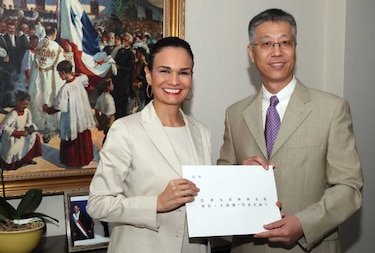 Primer embajador chino en Panamá presenta sus cartas credenciales