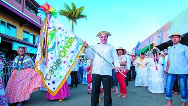 Cable Onda participó del Desfile de las Mil Polleras
