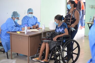 Minsa aplica segunda dosis de vacuna en los circuitos 8-10 y 8-1