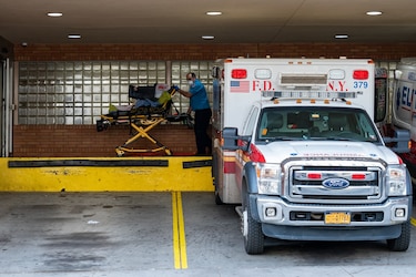 Estados Unidos supera los 400 mil casos de coronavirus; Nuevo récord de muertes en Nueva York