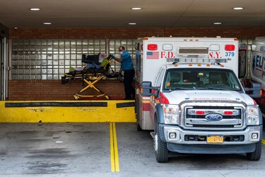 Estados Unidos supera los 400 mil casos de coronavirus; Nuevo récord de muertes en Nueva York