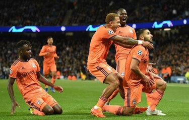 Lyon da la sorpresa y se impone en la cancha del City por 2-1