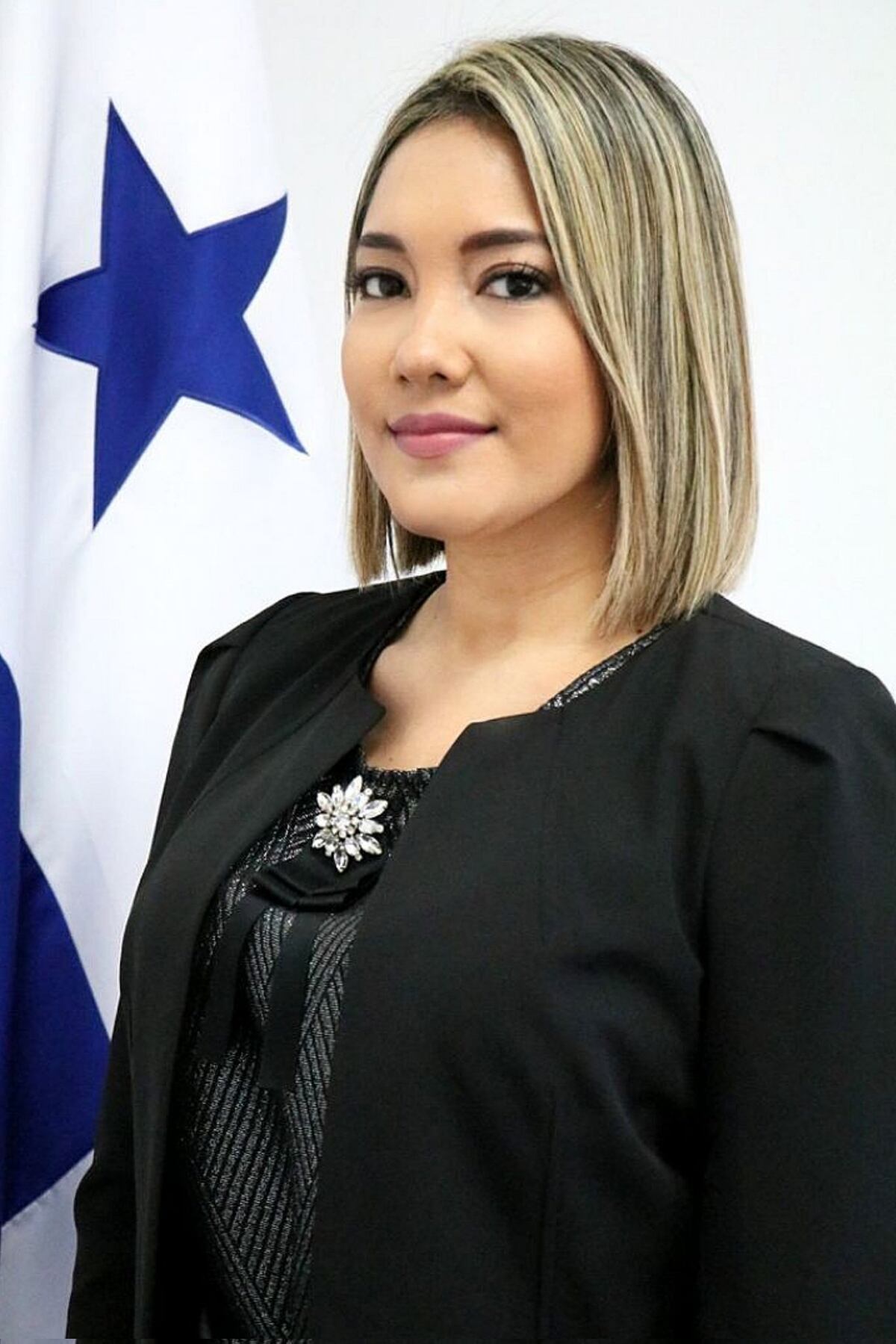 Martinez Alto (管理イサ) La suerte de los hermanos Martínez: una es defensora adjunta; otra