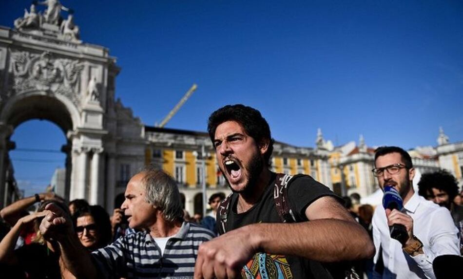 Tristeza y furia en Portugal por mortíferos incendios forestales