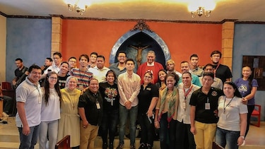Monja tuitera enseña a jóvenes de Latinoamérica a evangelizar en redes