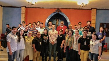 Monja tuitera enseña a jóvenes de Latinoamérica a evangelizar en redes