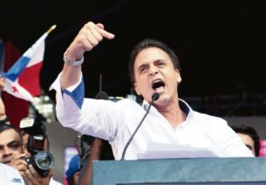 'Martinelli, eres un traidor para la democracia'
