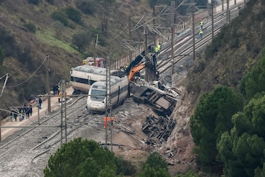 Asciende a 45 el número de muertos en el accidente de trenes del sur de España