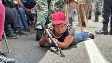 ‘Si tengo que dejar mi vida luchando, la dejo’: el entrenamiento a civiles que hace el gobierno de Venezuela