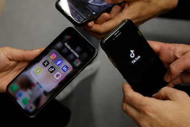 El Gobierno de Canadá planea prohibir el uso de redes sociales a los menores de 16 años