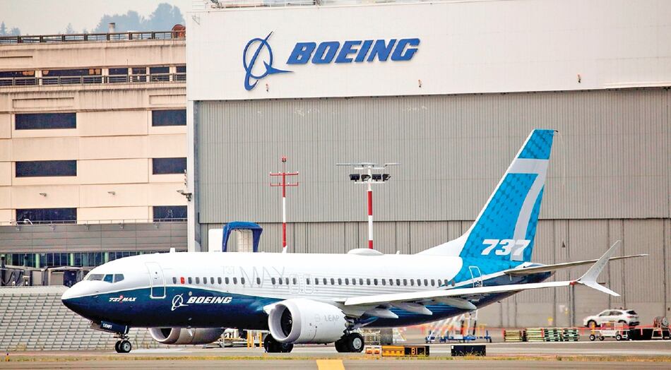 Boeing suprimirá otros 7 mil empleos y venderá bonos