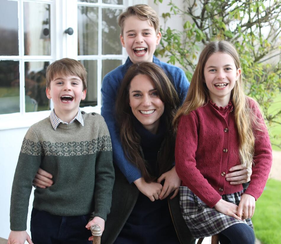 La princesa Kate se ‘disculpa’ por la confusión y admite que retocó la foto