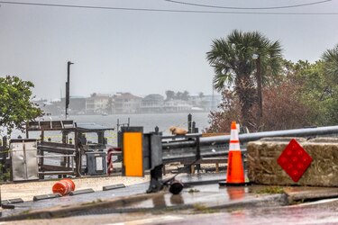 Emiten alerta de tornados para partes del sur de Florida por huracán Milton