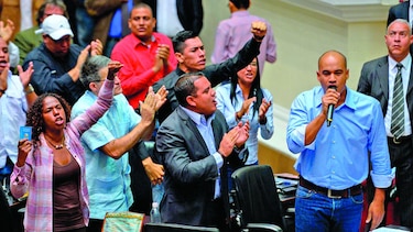 Aprueban remover a magistrados
