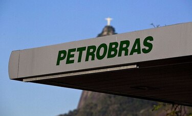 Ex ejecutivo de Petrobras arrestado, acusado de corrupción