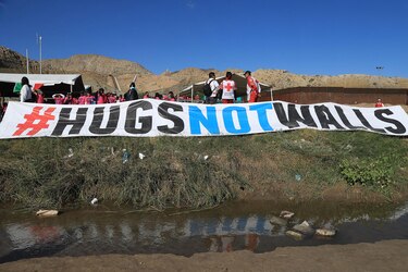 Evento ‘Abrazos no muros’ reencuentra a cientos de familias en frontera de México y Estados Unidos
