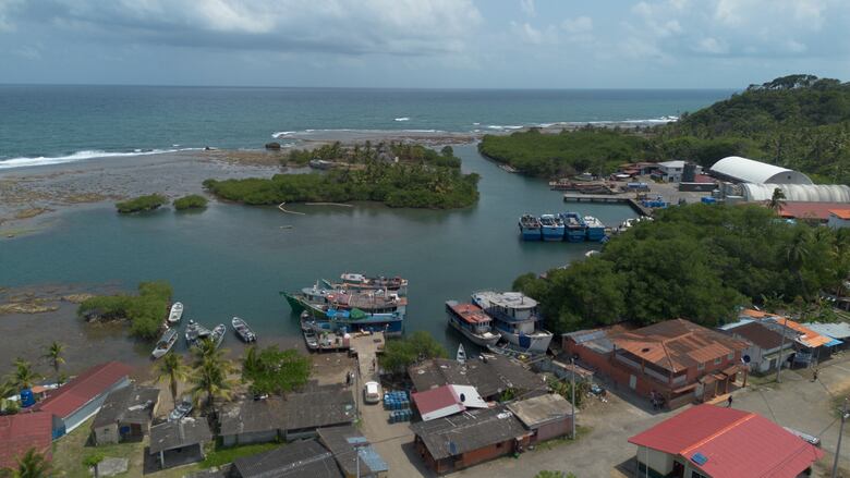 Migrantes varados en Colón retoman su viaje de regreso a Colombia